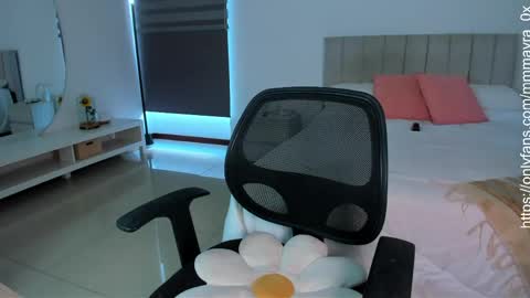 MAYRA   online show from April 16, 8:42 pm