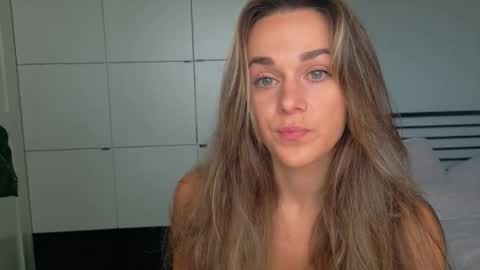 mmminnie online show from October 17, 12:08 pm