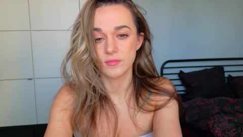 mmminnie online show from March 27, 7:58 am