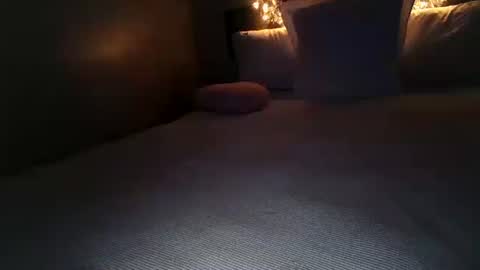 Snapshot of mmmmmwah chatting on February 9, 6:39 am Angel online show from February 9, 6:39 am