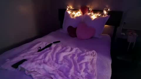 Snapshot of mmmmmwah chatting on February 15, 7:51 am Angel online show from February 15, 7:51 am