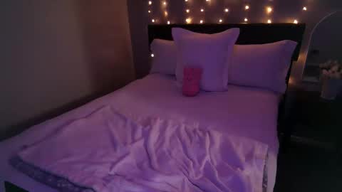 Snapshot of mmmmmwah chatting on February 28, 11:17 pm Angel online show from February 28, 11:17 pm