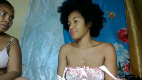 mmyriame online show from June 20, 7:49 pm