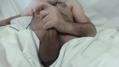 Snapshot of mo0085 chatting on January 5, 11:19 pm Laith online show from January 5, 11:19 pm