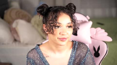 Snapshot of moan_4_you chatting on January 24, 10:19 pm Ruxxx online show from January 24, 10:19 pm