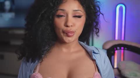 Snapshot of moan_4_you chatting on October 20, 8:15 am Ruxxx online show from October 20, 8:15 am