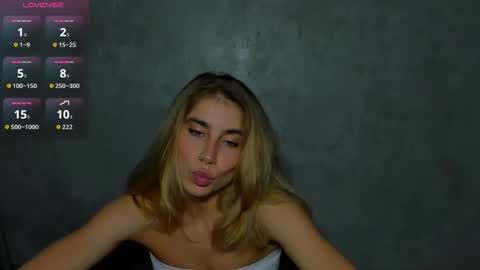 Snapshot of moanamo chatting on May 10, 1:27 pm Princess Moana online show from May 10, 1:27 pm