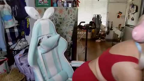 Snapshot of mochi_rainbow chatting on December 29, 7:43 pm The Mochi Rainbow Variety Show online show from December 29, 7:43 pm