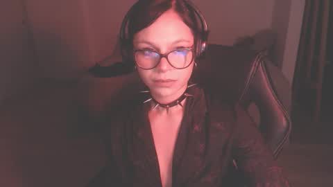 Snapshot of modjo_ chatting on December 15, 7:46 am Modjo online show from December 15, 7:46 am