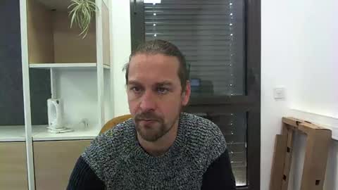 Snapshot of moi9876543210 chatting on January 21, 12:29 pm Julien online show from January 21, 12:29 pm