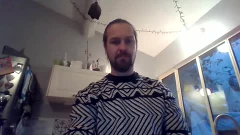 Snapshot of moi9876543210 chatting on February 27, 5:26 pm Julien online show from February 27, 5:26 pm