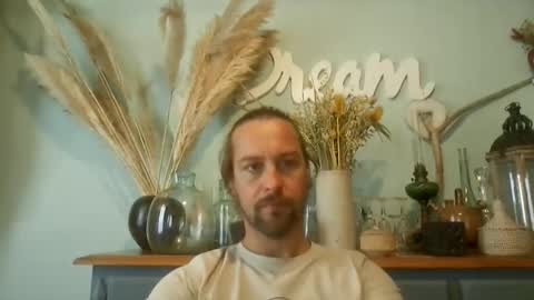 Snapshot of moi9876543210 chatting on September 19, 10:16 am Julien online show from September 19, 10:16 am