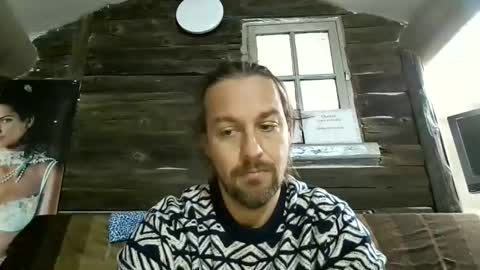 Snapshot of moi9876543210 chatting on November 7, 9:09 am Julien online show from November 7, 9:09 am