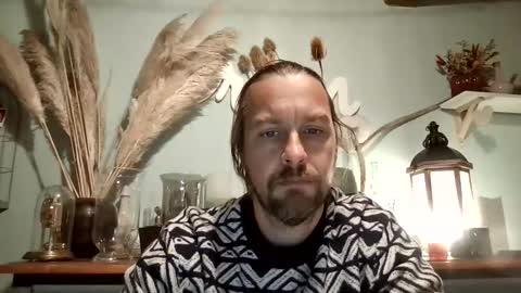 Snapshot of moi9876543210 chatting on November 14, 9:13 pm Julien online show from November 14, 9:13 pm