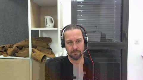 Julien online show from February 5, 11:04 am