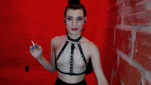 Snapshot of moira_hot chatting on February 17, 11:22 pm moira_hot online show from February 17, 11:22 pm
