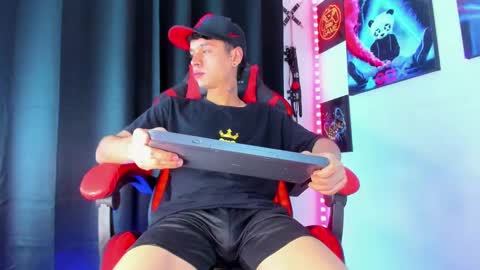 moises_23cm online show from December 6, 4:25 am