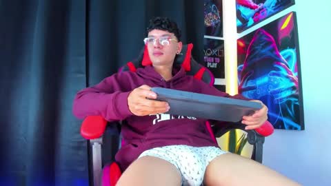 moises_23cm online show from February 4, 5:53 am