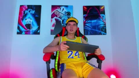 moises_23cm online show from October 7, 9:34 pm