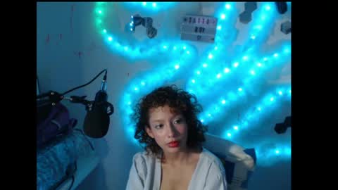 Snapshot of moka_soul chatting on June 5, 7:19 pm moka_soul online show from June 5, 7:19 pm