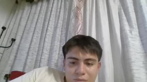 molimoli08 online show from December 12, 2:26 am