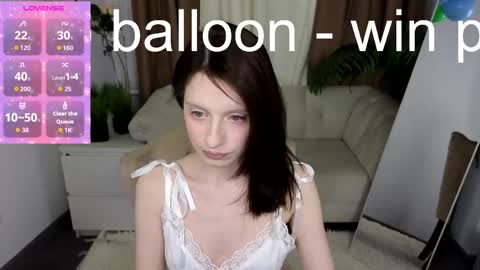 Snapshot of mollie_blush chatting on April 28, 11:37 am mollie_blush online show from April 28, 11:37 am