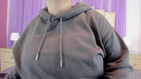 Hey Guys  Im Mollie online show from December 29, 12:01 pm