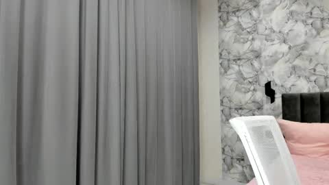 Snapshot of molly_555 chatting on December 19, 9:05 am Sima online show from December 19, 9:05 am