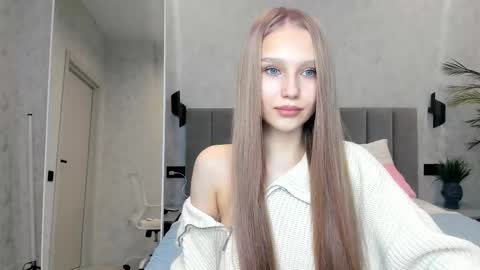 Snapshot of molly_555 chatting on January 8, 9:55 am Sima online show from January 8, 9:55 am