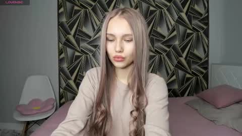 Snapshot of molly_555 chatting on February 22, 9:52 am Sima online show from February 22, 9:52 am