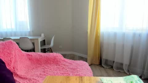 Snapshot of molly_555 chatting on February 24, 8:12 am Sima online show from February 24, 8:12 am