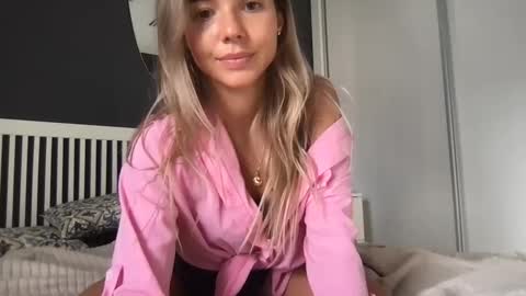 Molly online show from December 3, 2:16 pm