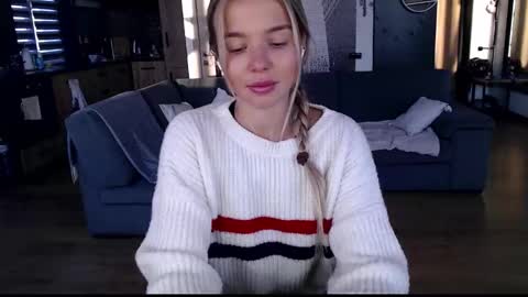 Snapshot of molly_bell chatting on January 17, 1:27 pm Molly online show from January 17, 1:27 pm