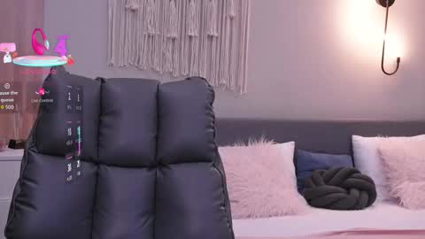 Snapshot of molly_jons chatting on December 1, 1:10 am Molly online show from December 1, 1:10 am