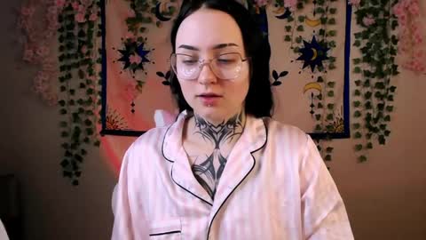 molly_kisss online show from May 13, 6:55 am