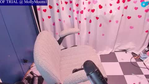 molly_moons online show from May 20, 8:37 pm