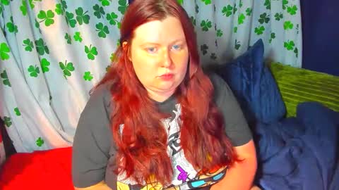 Snapshot of molly_moons chatting on June 4, 3:34 am molly_moons online show from June 4, 3:34 am
