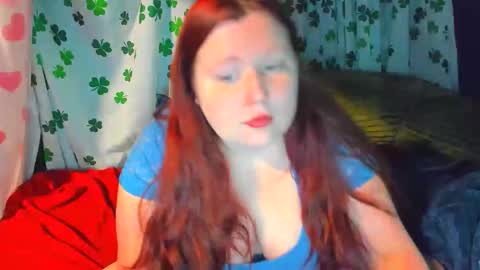 Snapshot of molly_moons chatting on June 9, 10:21 pm molly_moons online show from June 9, 10:21 pm