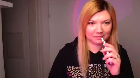 Molly online show from January 8, 12:15 pm