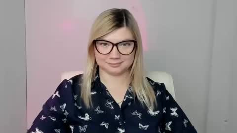 Molly online show from October 8, 6:16 pm