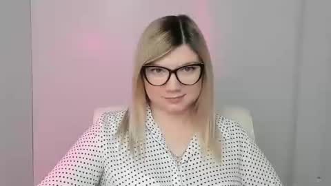 Molly online show from October 19, 11:44 am