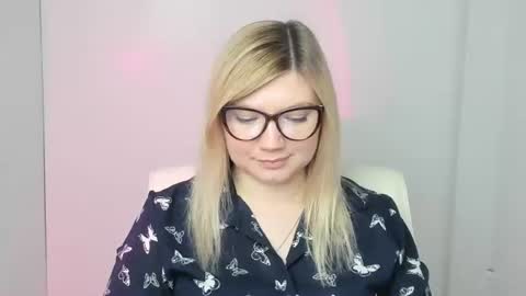 Molly online show from November 4, 1:10 pm