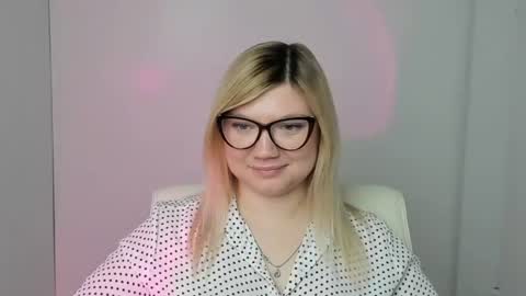 Molly online show from November 5, 1:44 pm