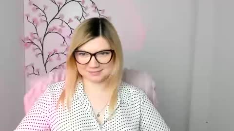 Molly online show from January 12, 1:05 pm