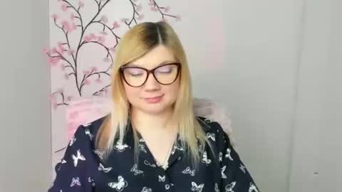 Molly online show from March 10, 1:16 pm