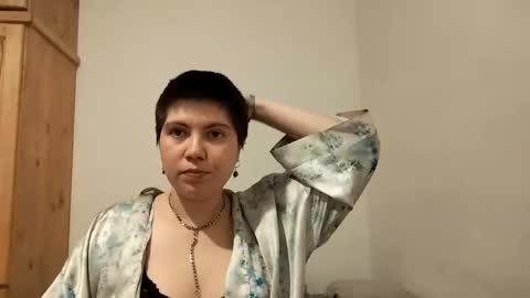 Molly Pop online show from November 6, 10:43 pm