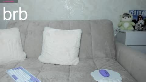 Snapshot of molly_sweetbaby chatting on December 6, 10:52 pm Ill tell you when were private online show from December 6, 10:52 pm