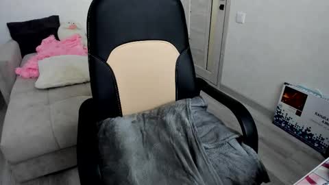 Snapshot of molly_sweetbaby chatting on September 22, 11:45 am Ill tell you when were private online show from September 22, 11:45 am