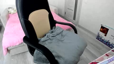 Snapshot of molly_sweetbaby chatting on October 5, 10:57 am Ill tell you when were private online show from October 5, 10:57 am