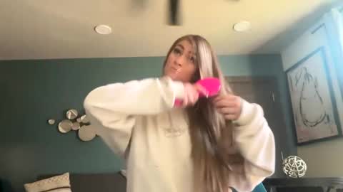 Snapshot of molly_theslut chatting on October 8, 6:49 pm molly_theslut online show from October 8, 6:49 pm